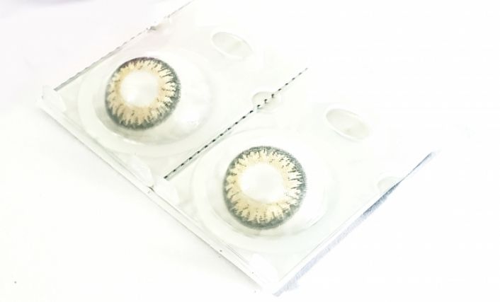 瞳を魅力的に見せてくれるカラコン