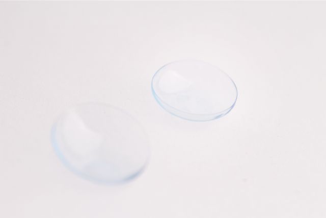 透明感なコンタクトレンズ